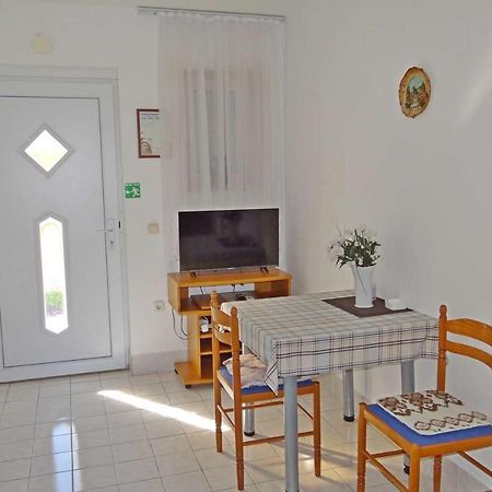 Apartments Tomislav - 120 M From Beach Округ-Доньи Экстерьер фото