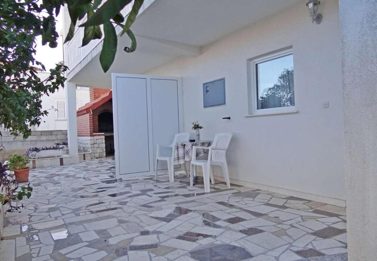 Apartments Tomislav - 120 M From Beach Округ-Доньи Экстерьер фото