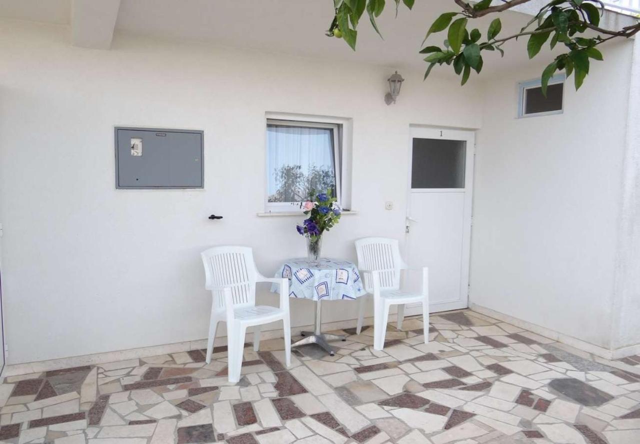 Apartments Tomislav - 120 M From Beach Округ-Доньи Экстерьер фото