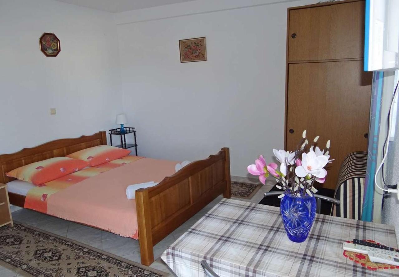 Apartments Tomislav - 120 M From Beach Округ-Доньи Экстерьер фото